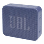 רמקול JBL GO Essential כחול עם מבנה קומפקטי וסאונד עוצמתי